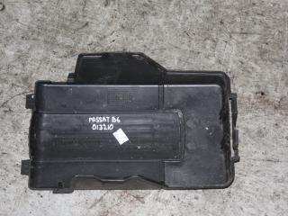 крышка аккумулятора Volkswagen Passat B6 (2005 - 2010), 3C0915443A
