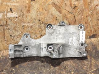 кронштейн генератора Volkswagen Passat B6 2006, 2.0 л., BKP, дизель, седан, 03G903143A