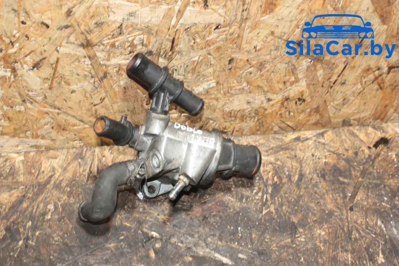 корпус термостата Fiat Doblo 1 поколение 2005, 1.9 л., JTD, дизель - фото №1