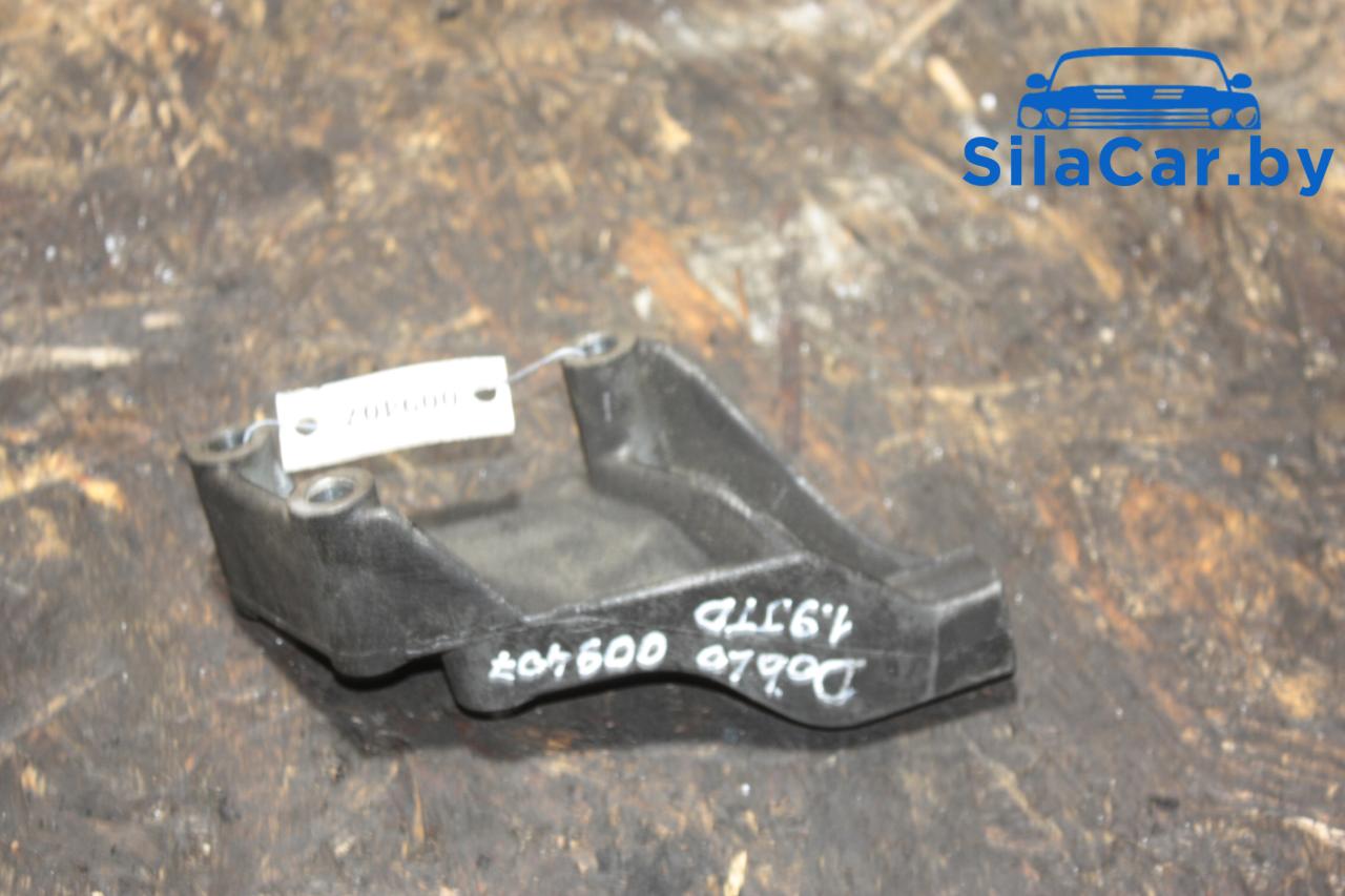 кронштейн двигателя Fiat Doblo 1 поколение 2005, 1.9 л., JTD, дизель, 46744454 - фото №1