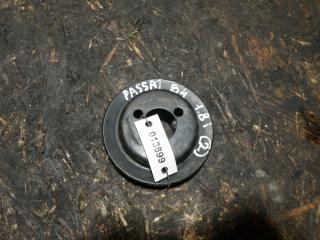 шкив помпы Volkswagen Passat B4 (1993 - 1997), 1.8 л., бензин, 037121031F