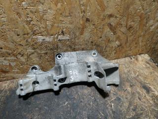 кронштейн генератора Volkswagen Golf 4 поколение (1997 - 2006), 1.8 л., бензин, 06A903143P