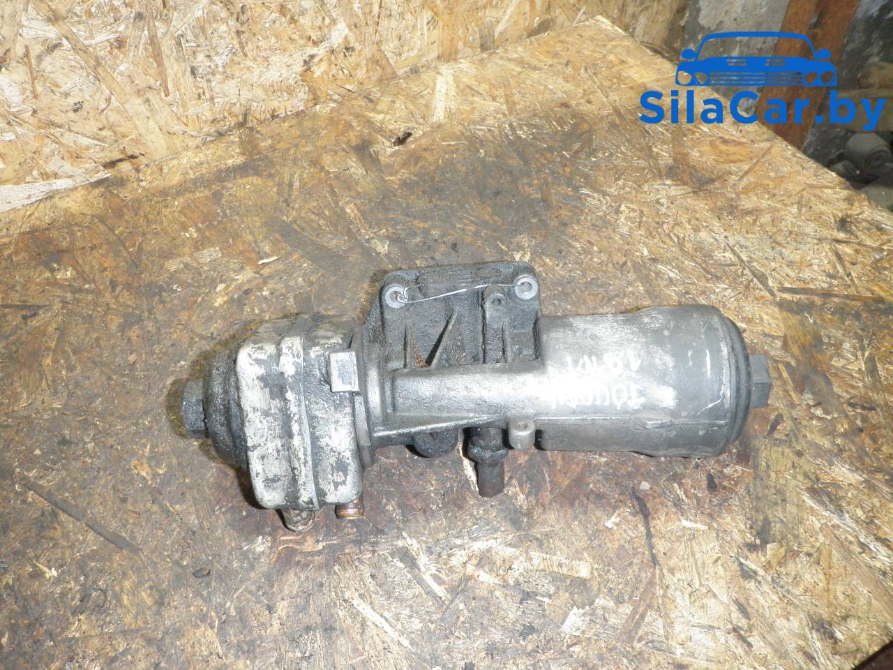 корпус масляного фильтра Volkswagen Touran 1 поколение 2004, 1.9 л., BLS, дизель, АКПП, 045115389G - фото №1