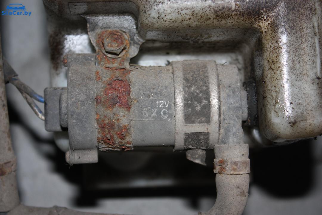 насос (моторчик) омывателя фар Mitsubishi Outlander 1 поколение 2004, 2.0 л., бензин - фото №1