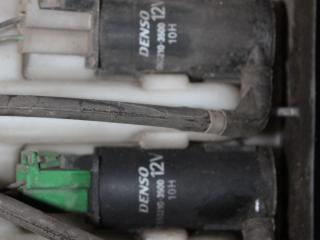 насос (моторчик) омывателя стекла Mitsubishi Outlander 1 поколение 2004, 2.0 л., бензин