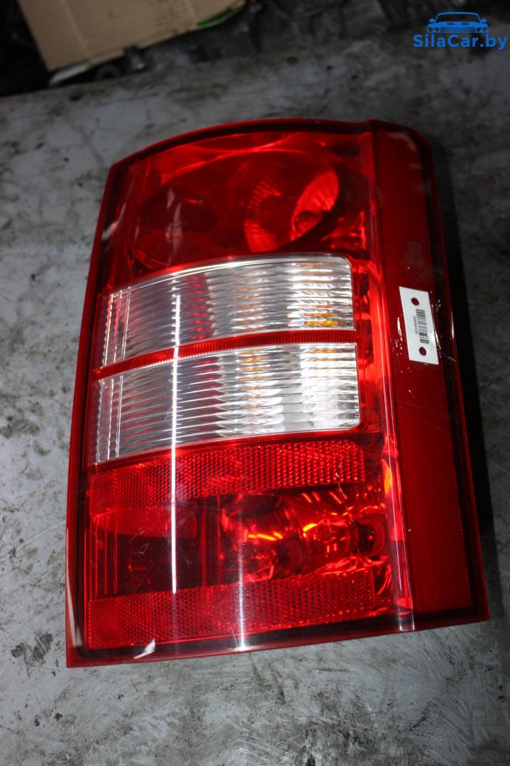 фонарь задний правый Chrysler Grand Voyager 5 поколение 2008, 2.8 л., ENR, дизель, минивэн - фото №1