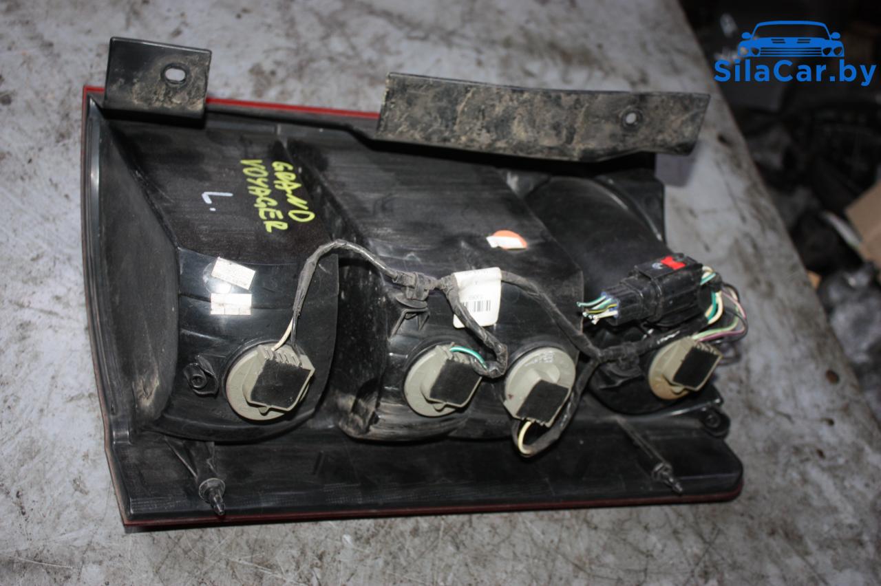 фонарь задний левый Chrysler Grand Voyager 5 поколение 2008, 2.8 л., ENR, дизель, минивэн - фото №1