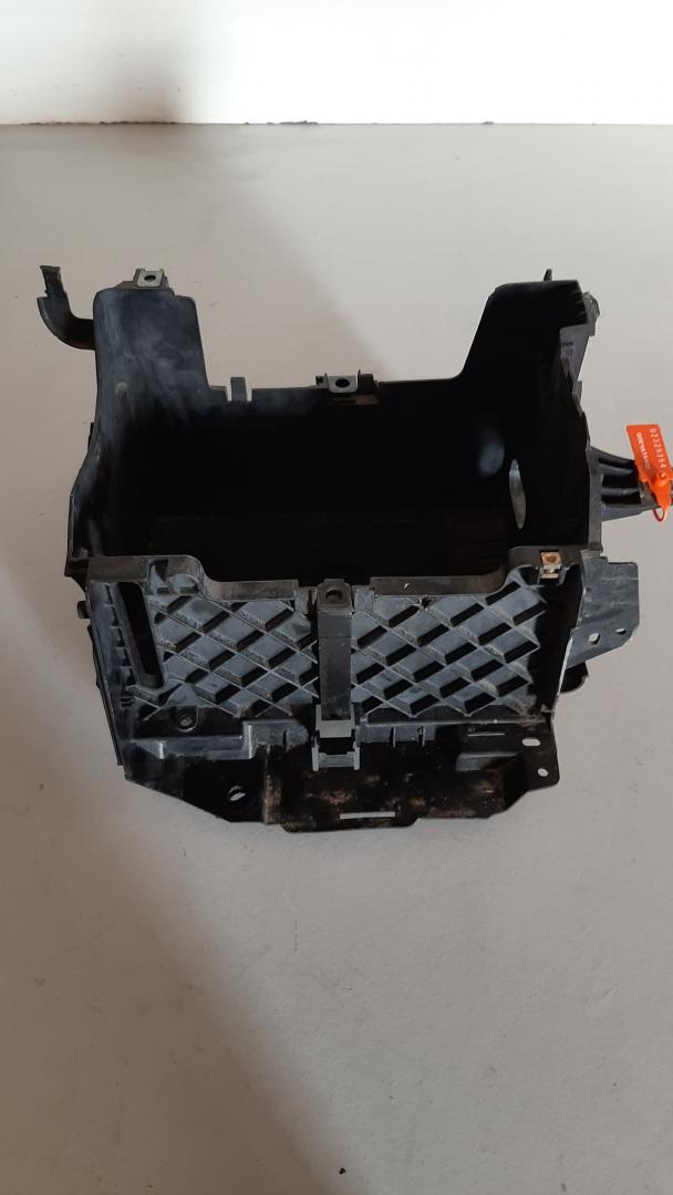 полка аккумулятора Renault Megane 3 поколение 2010, 1.5 л., дизель, 244460002R - фото №1