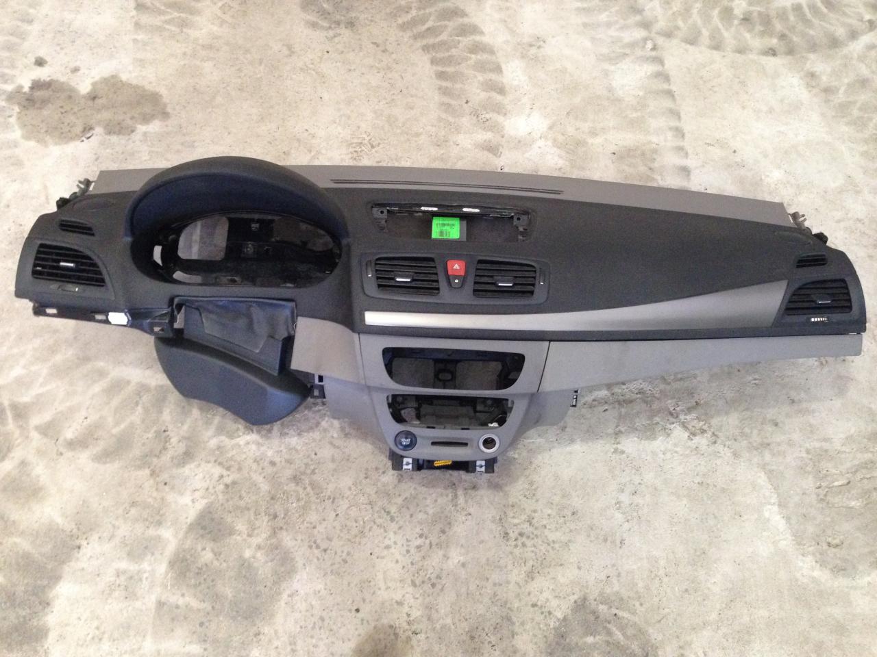 панель передняя салона (торпедо) Renault Megane 3 поколение 2011, 1.5 л., дизель - фото №1