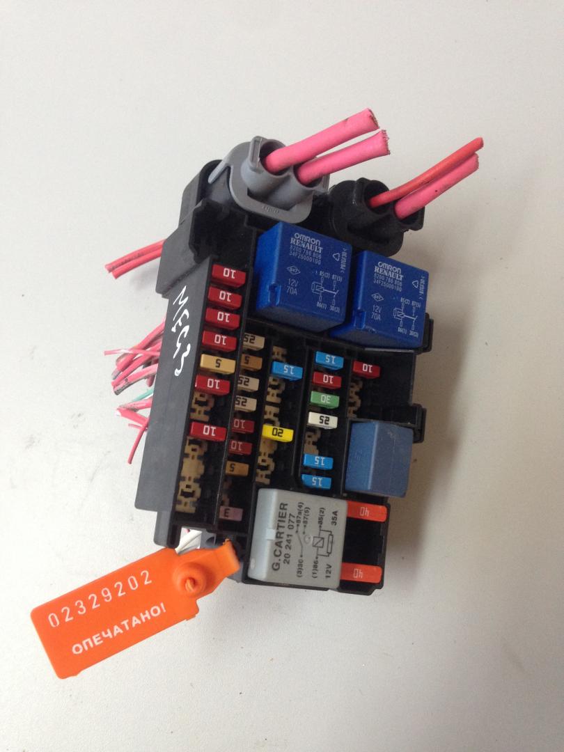 блок предохранителей Renault Megane 3 поколение 2010, 20241077, 8200786806 - фото №1