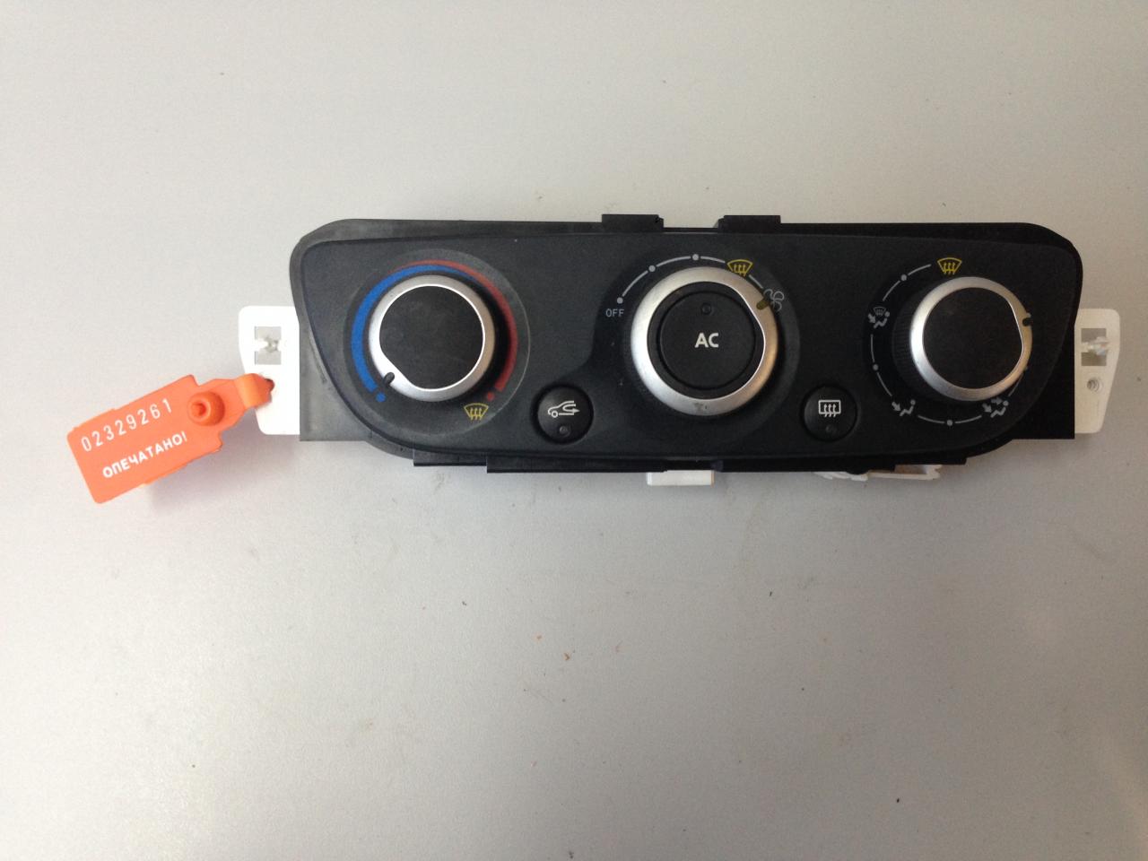 блок управления печки / климат-контроля Renault Megane 3 поколение 2010, T1001786G - фото №1