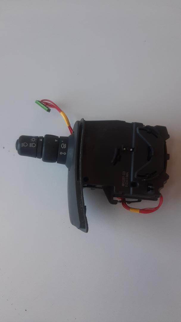 переключатель поворотов Renault Clio 3 поколение 2008, 88102001 - фото №1