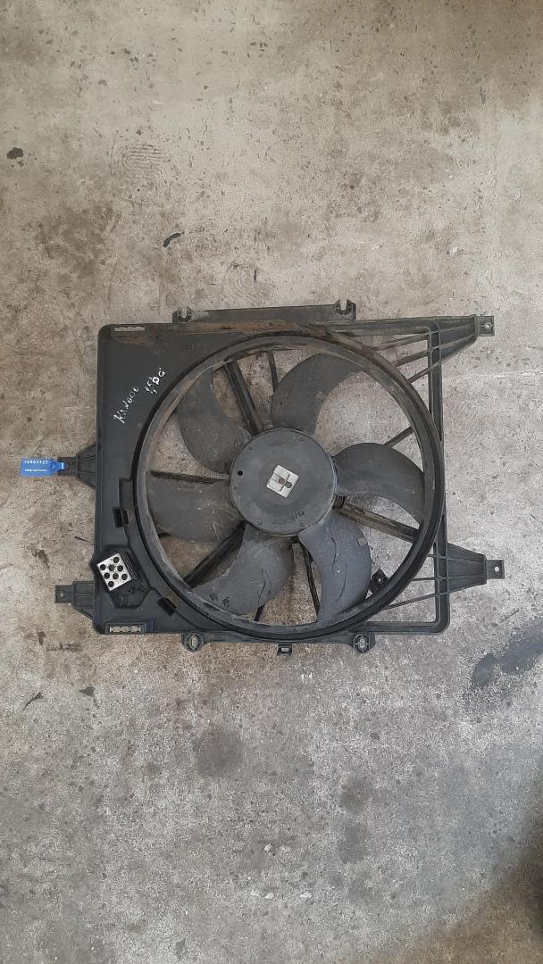 вентилятор радиатора Renault Kangoo 1 поколение 2001, 1.5 л., дизель, 8200103801 - фото №1