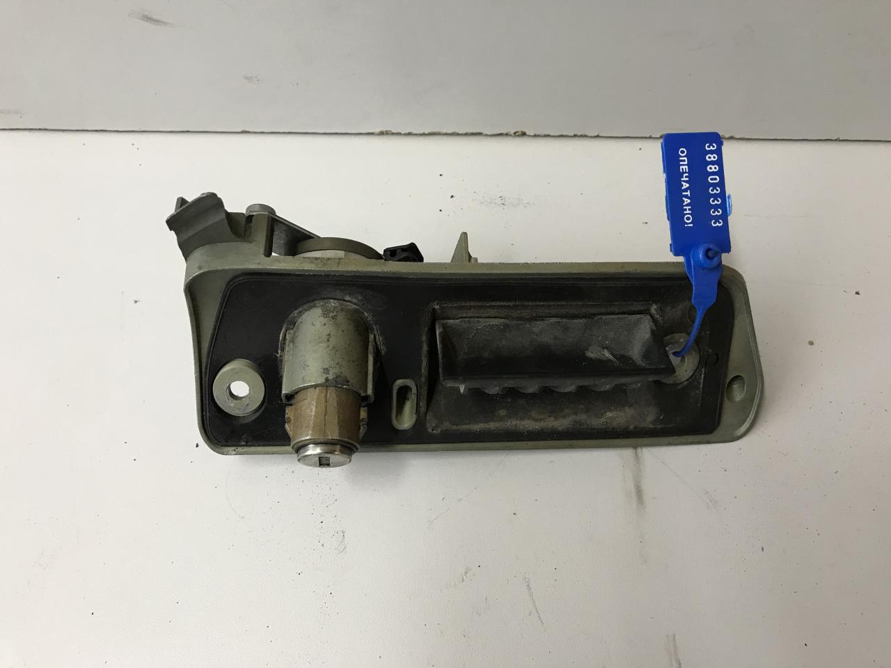 замок багажника Volkswagen Caddy 3 поколение (2004 - 2010), 2K08275651 - фото №1