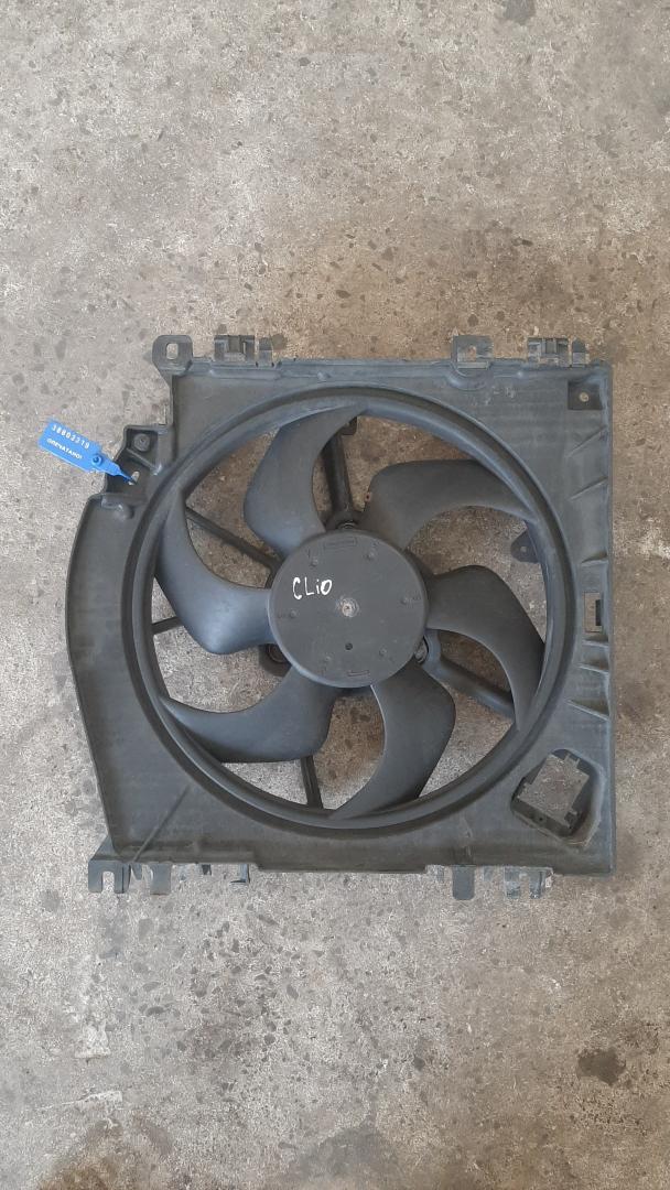 вентилятор радиатора Renault Clio 3 поколение 2007, 8200525991 - фото №1