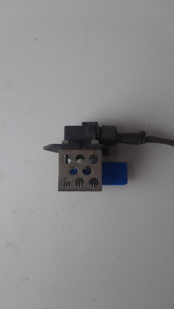 блок управления вентилятором (реле) Renault Laguna 2 поколение 2003, 1.9 л., дизель, 8200045082 - фото №1