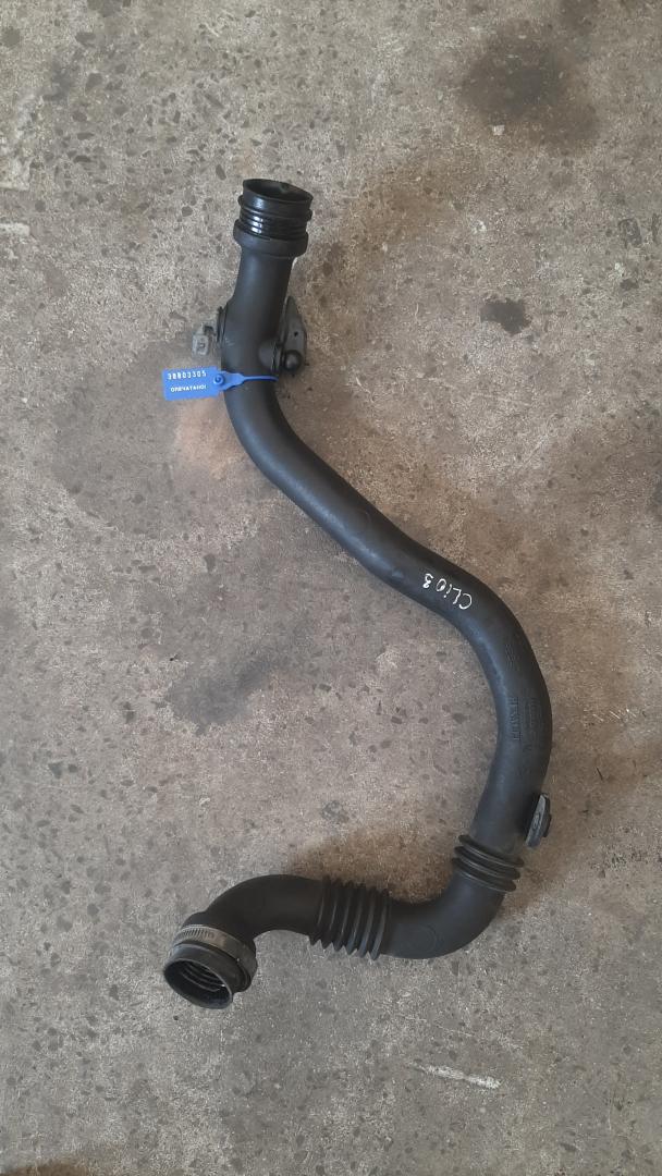патрубок интеркулера Renault Clio 3 поколение 2008, 1.5 л., дизель, 8200527669 - фото №1