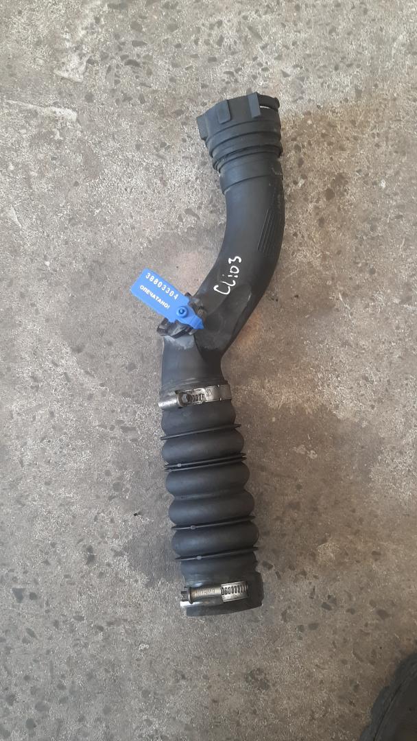 патрубок интеркулера Renault Clio 3 поколение 2008, 1.5 л., дизель, 8200794203 - фото №1