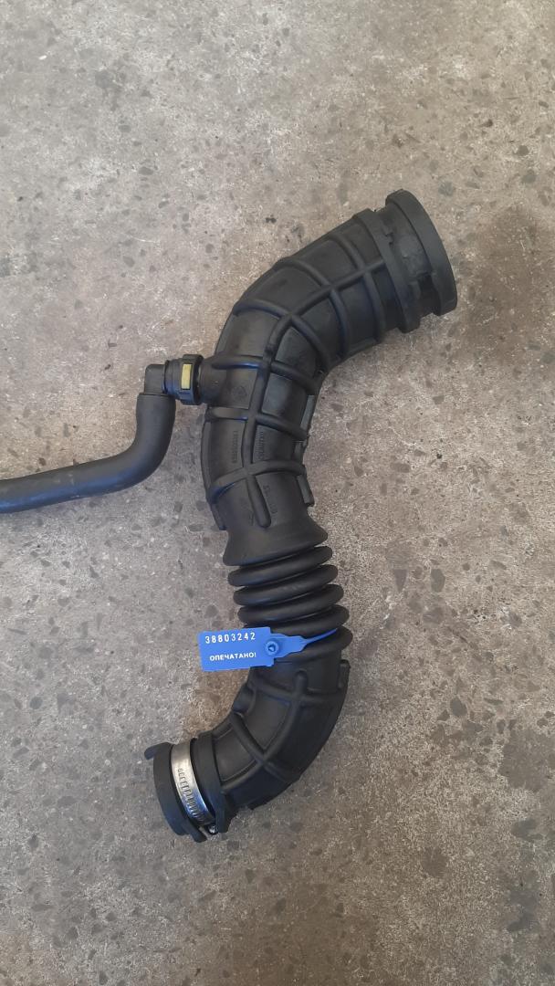 патрубок интеркулера Renault Clio 3 поколение 2006, 1.5 л., дизель, 8200500383 - фото №1