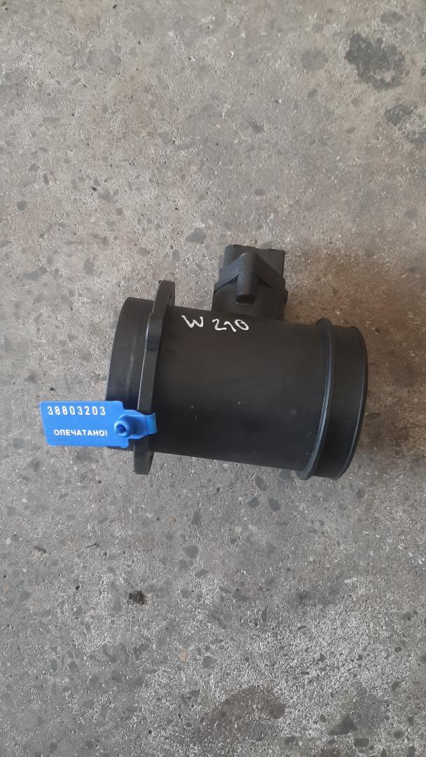 расходомер воздуха Mercedes-Benz E-Класс W210/S210 1997, 2.2 л., дизель, 0281002152, 0000941248 - фото №1