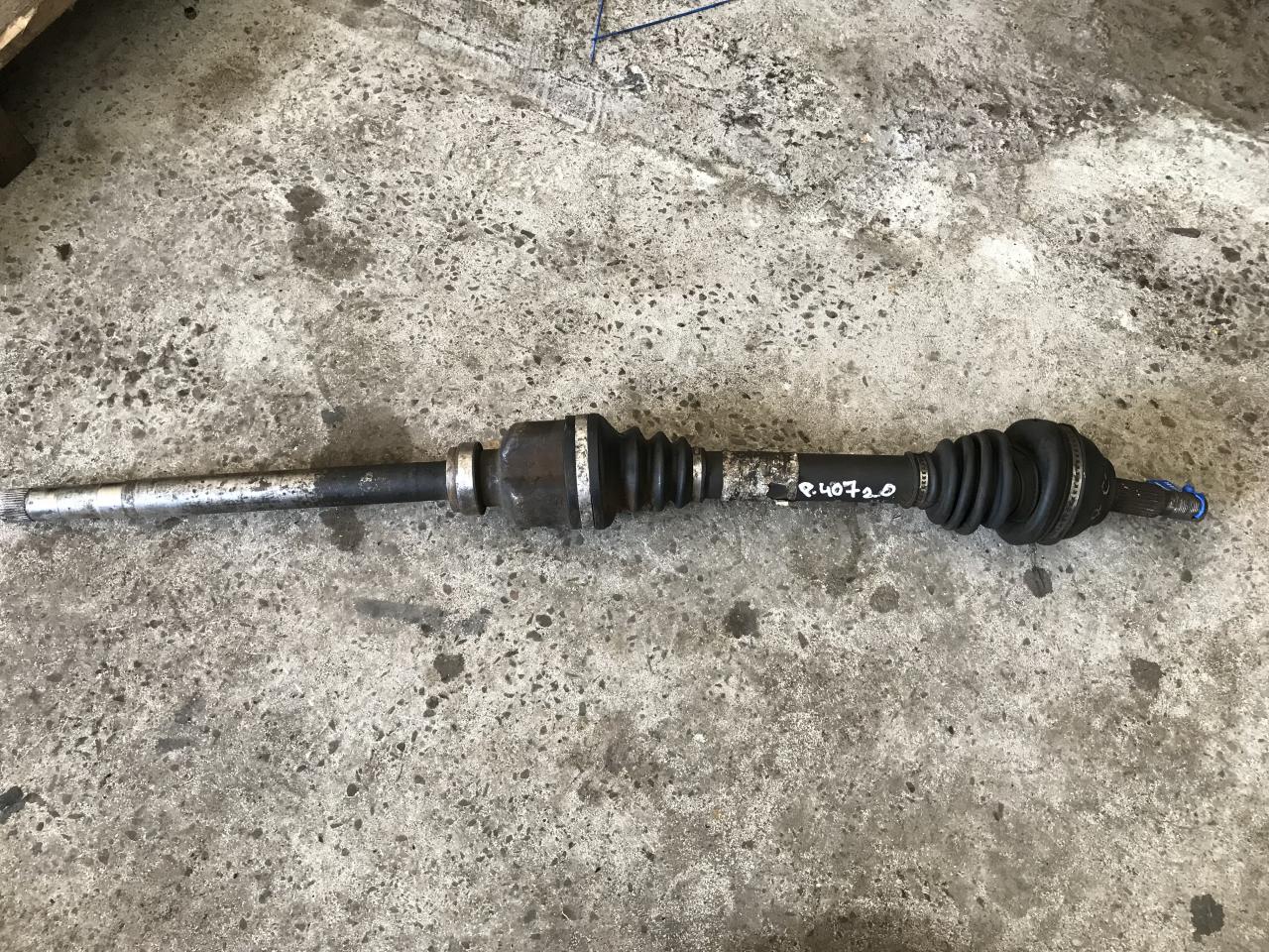 полуось передняя правая (приводной вал, ШРУС) Peugeot 407 1 поколение (2004 - 2010), 2.0 л., дизель - фото №1