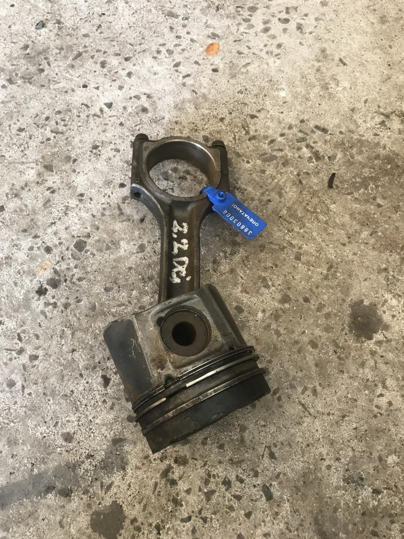 поршень Renault Laguna 2 поколение (2001 - 2005), 1.9 л., дизель - фото №1