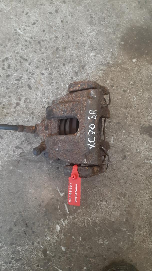 суппорт задний правый Volvo XC70 2 поколение 2003, 2.5 л., бензин - фото №1