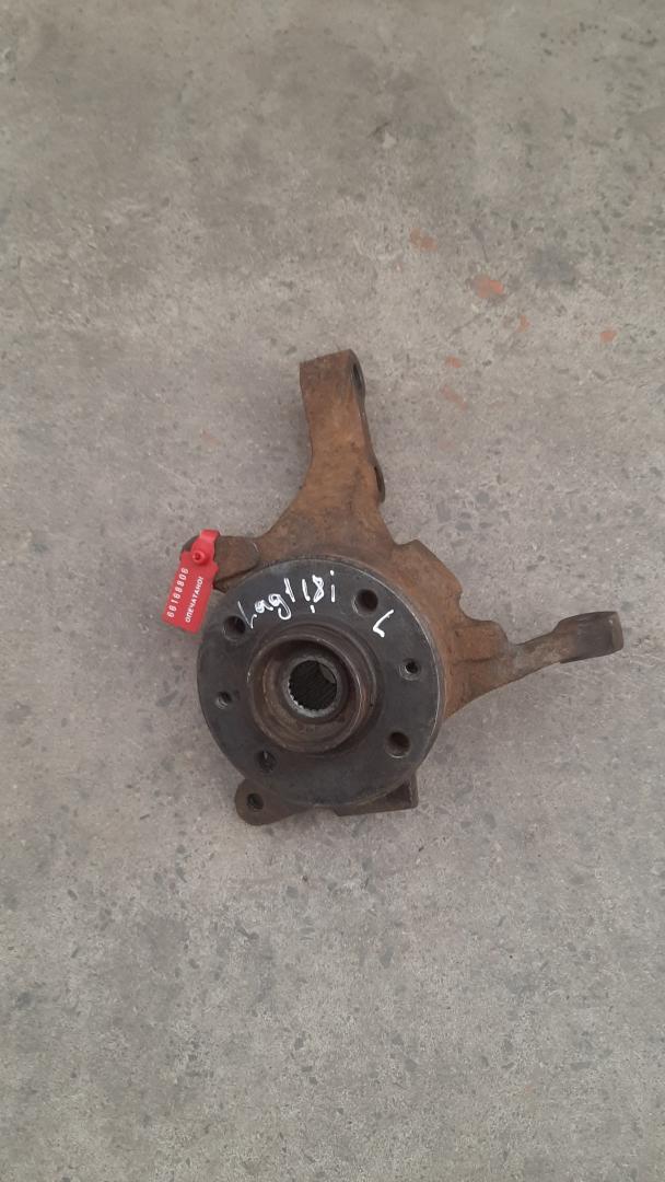 ступица передняя левая Renault Laguna 1 поколение 1996, 1.8 л., бензин - фото №1