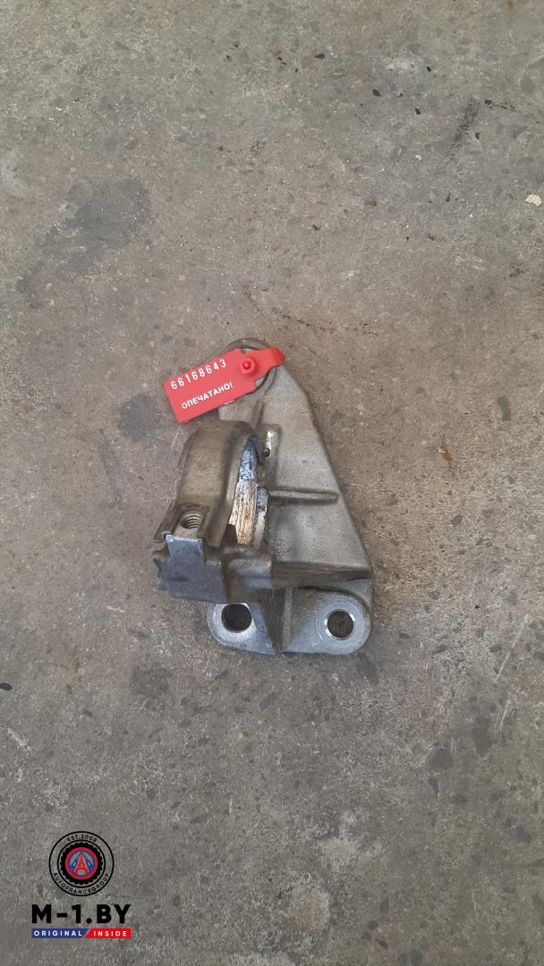 кронштейн полуоси Renault Scenic 2 поколение 2004, 1.5 л., дизель, 8200684534 - фото №1