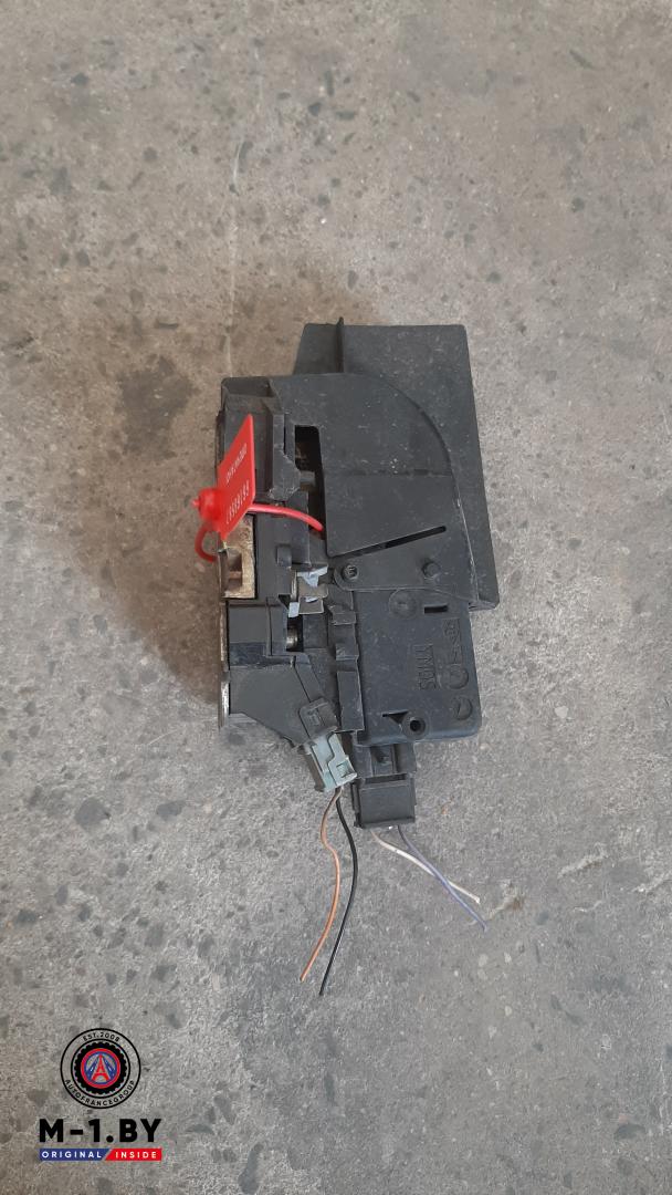 замок двери передней правой Renault Laguna 1 поколение 1995 - фото №1