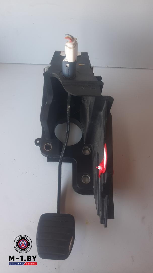 педаль тормоза Renault Master 3 поколение 2011, 2.3 л., дизель, 8200672233 - фото №1