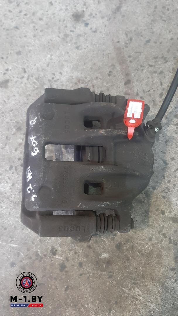 суппорт передний правый Peugeot 607 1 поколение (2000 - 2004), 2.2 л., дизель - фото №1