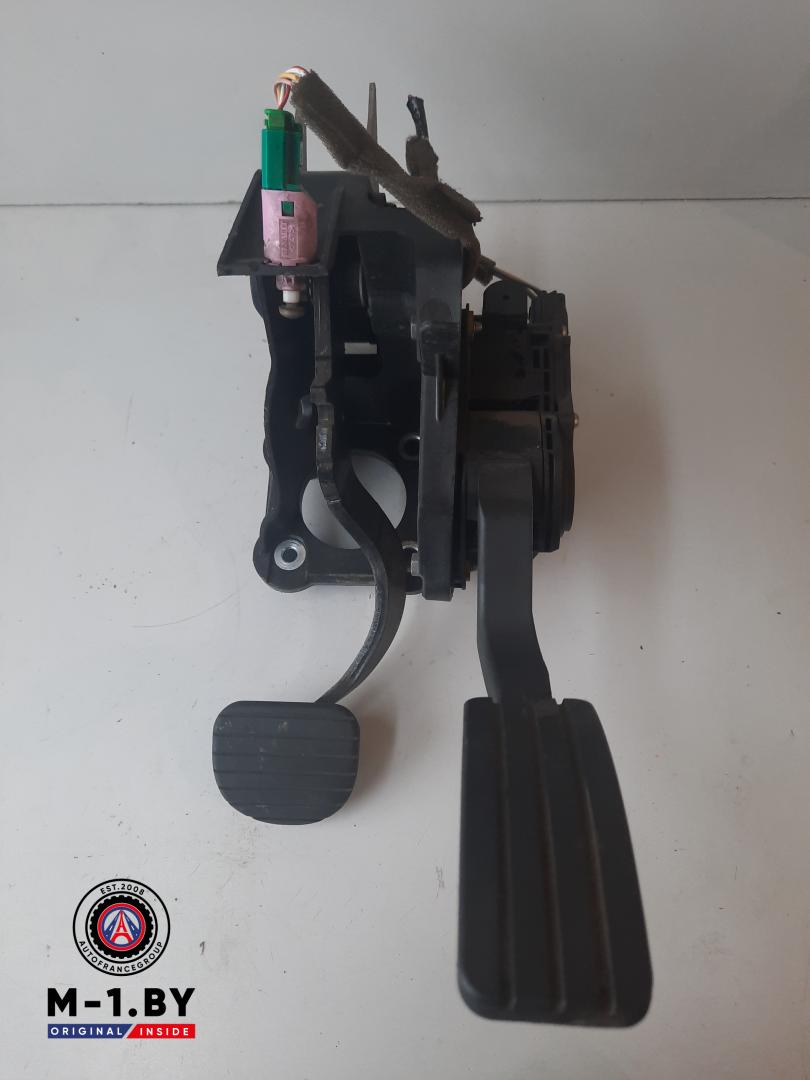 узел педальный (блок педалей) Renault Laguna 3 поколение (2007 - 2012), 180050001 - фото №1