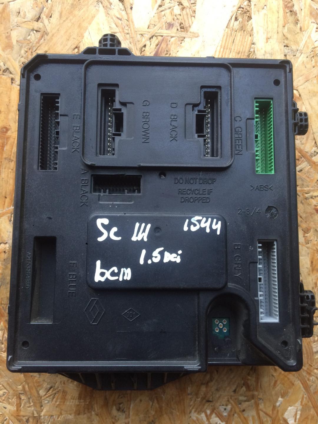 Блок управления BCM (Body Control Module) Renault Scenic 3 поколение 2010, 1.5 л., дизель, минивэн, 284B17255R - фото №1