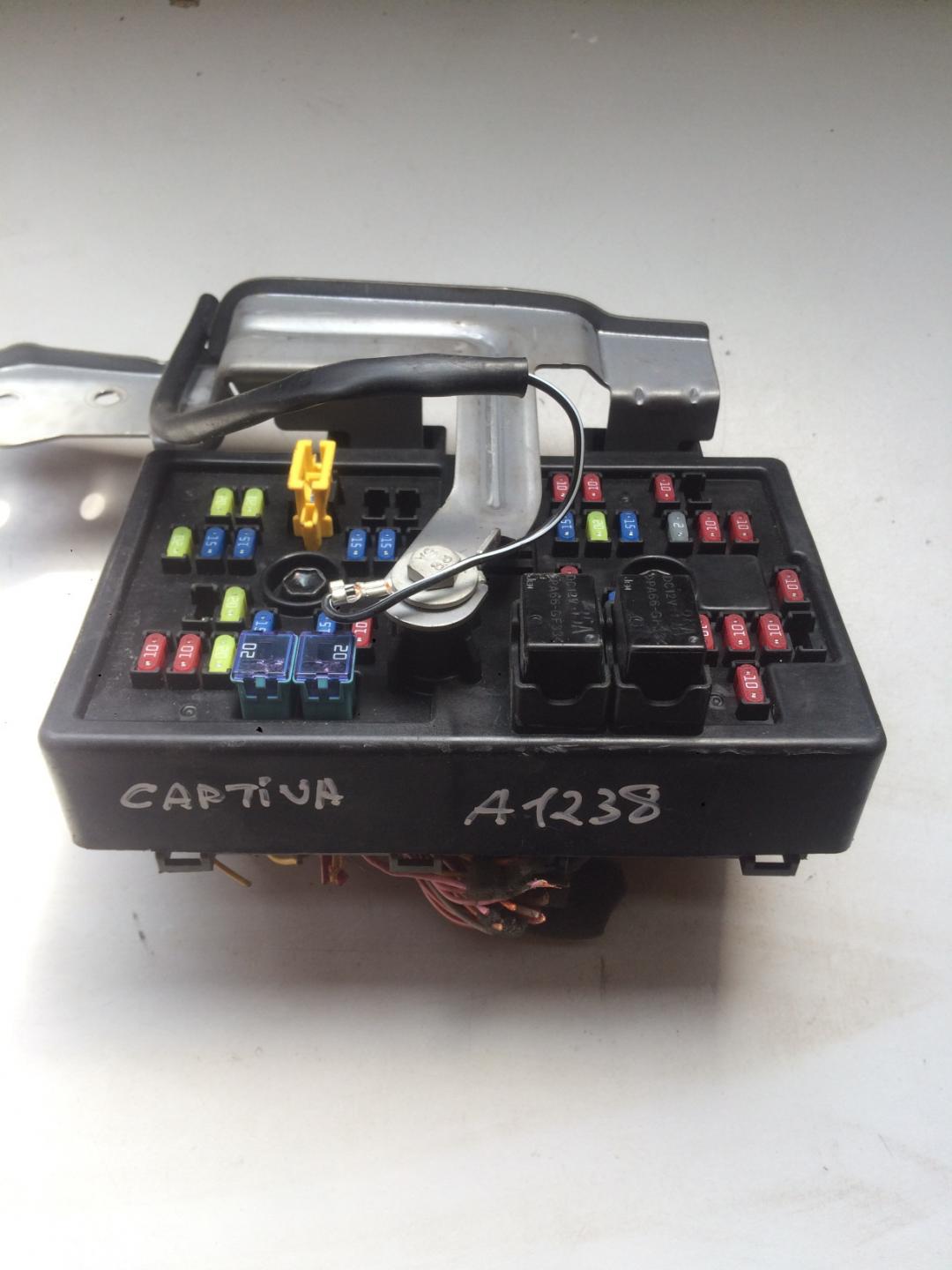 блок предохранителей Chevrolet Captiva 1 поколение 2008, 2.0 л., дизель, внедорожник 5 дв., 96821082 - фото №1