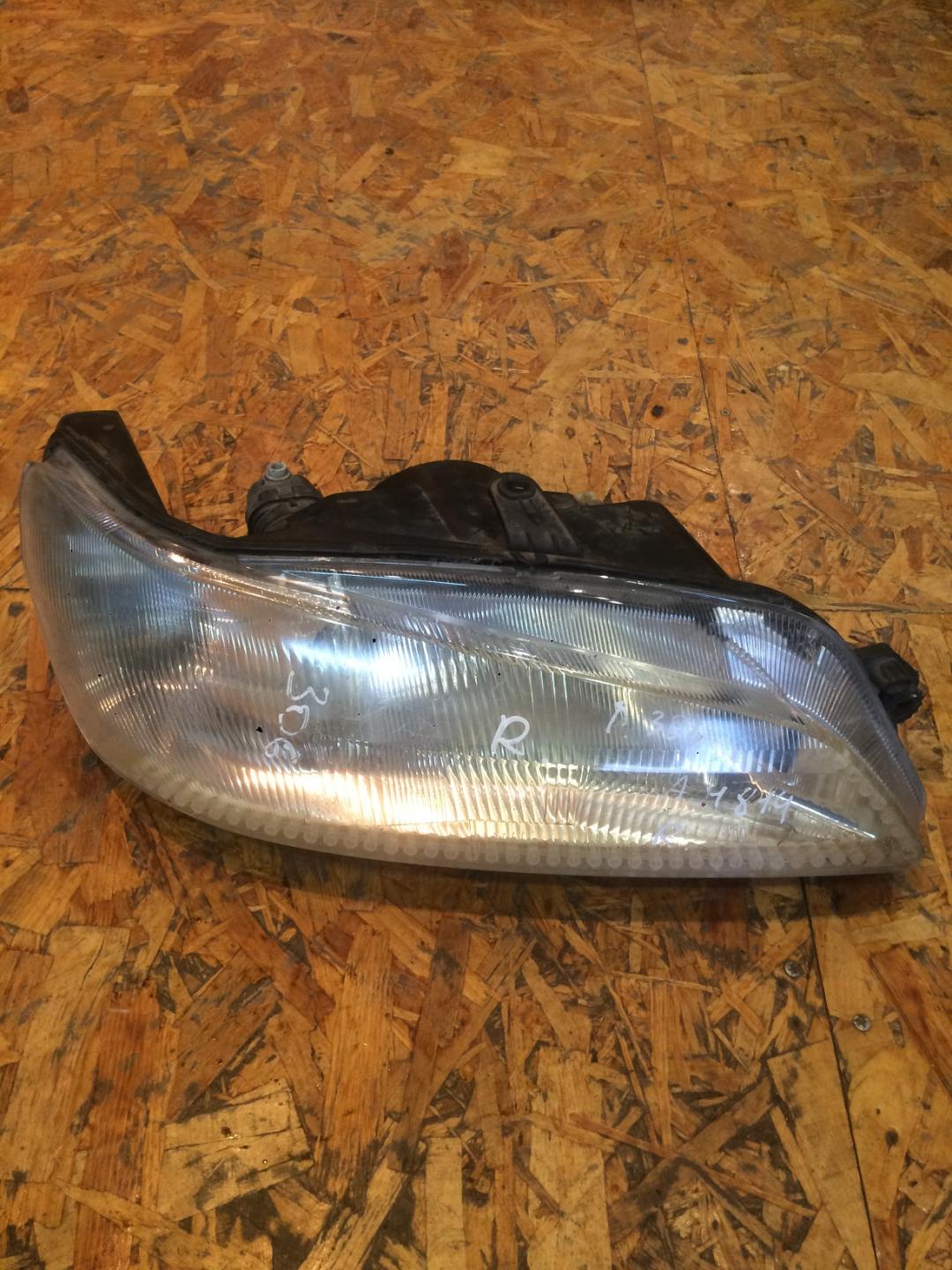 фара правая Peugeot 306 1 поколение 1996, 1.9 л., дизель, седан - фото №1