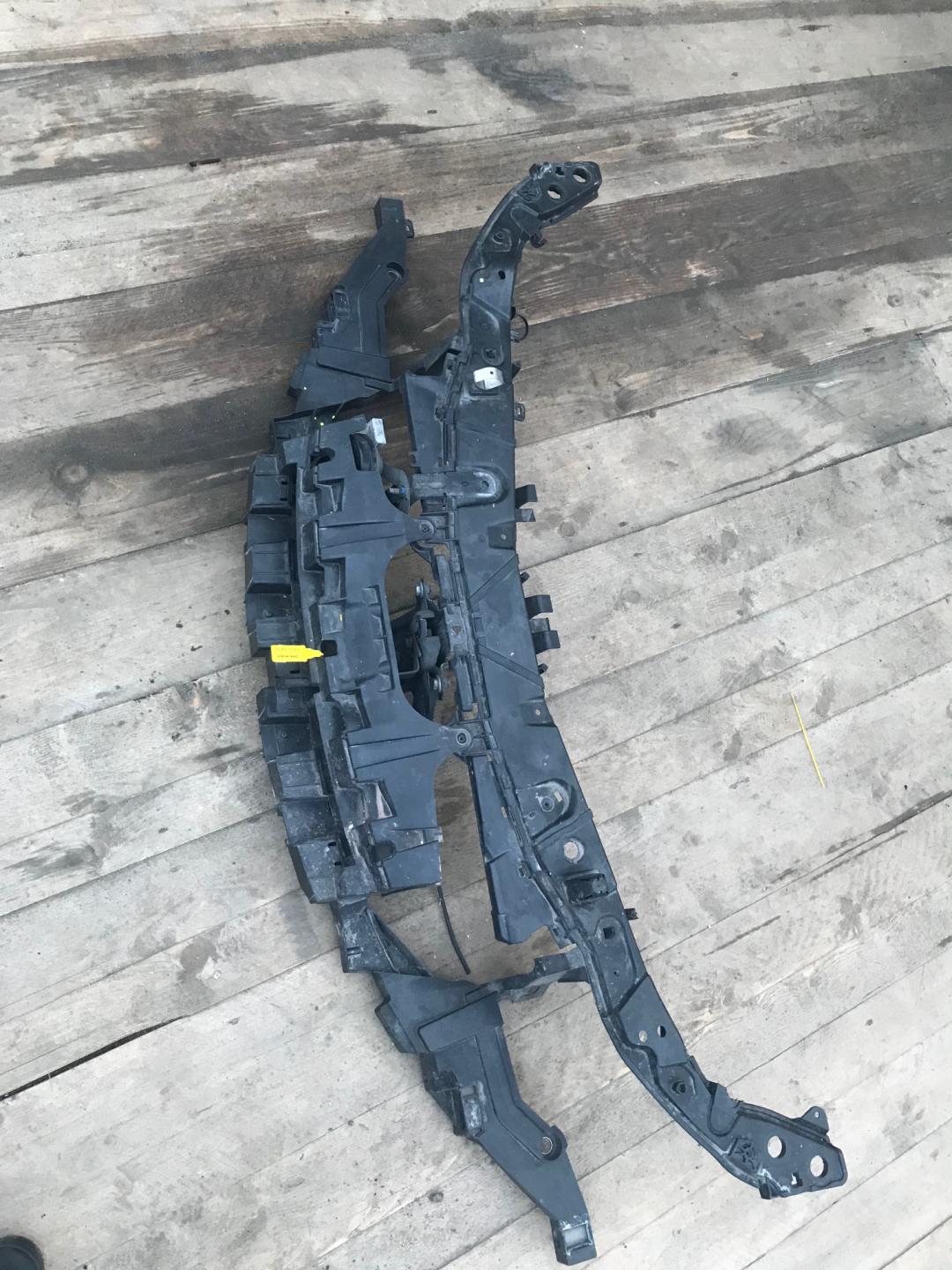 передняя панель крепления облицовки (телевизор) Renault Laguna 3 поколение 2007, 1.5 л., дизель, хетчбэк 5 дв. - фото №1