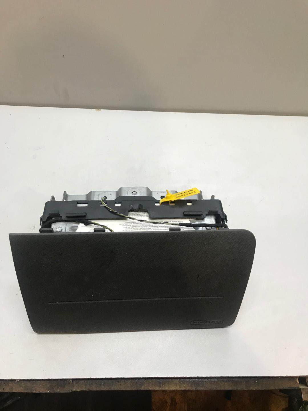 подушка безопасности пассажира Ford Fusion 1 поколение 2004, 1.4 л., F6JA, дизель, универсал - фото №1