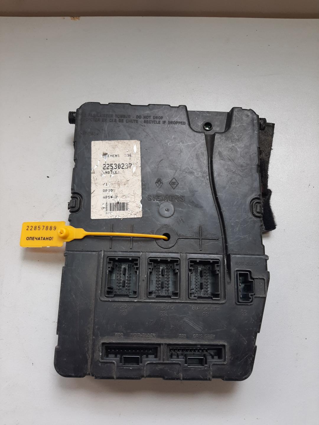 Блок управления BCM (Body Control Module) Renault Scenic 2 поколение 2003, 1.5 л., дизель, минивэн, 8200261824 - фото №1