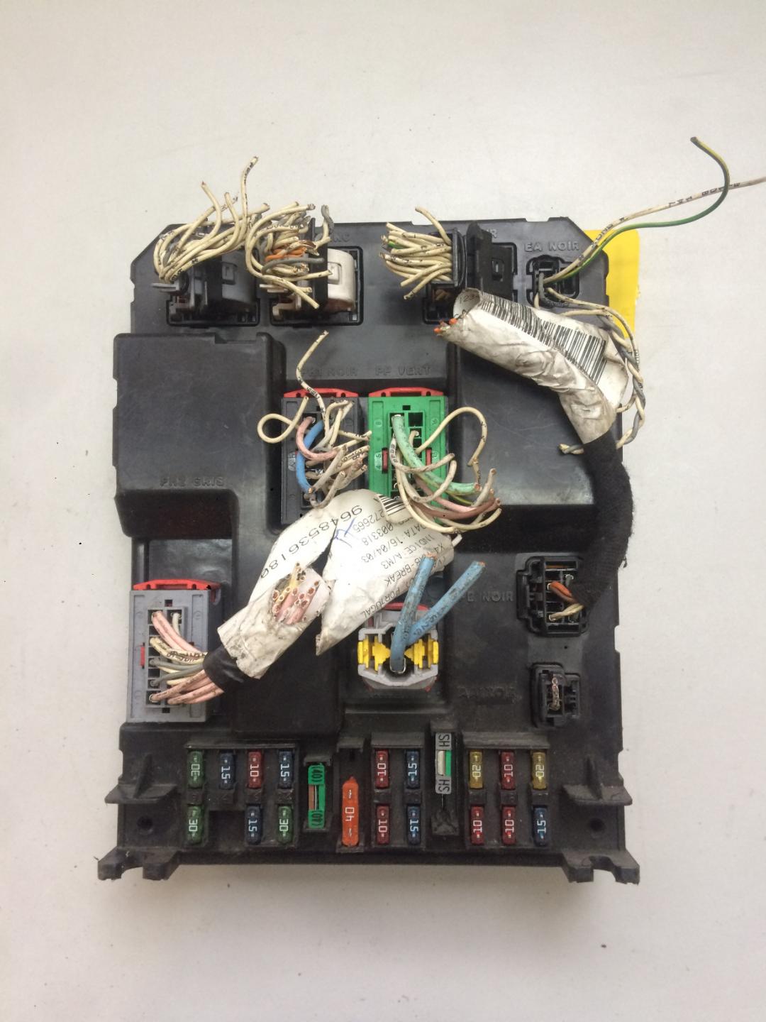 блок предохранителей Citroen C5 1 поколение 2004, 2.0 л., дизель, хетчбэк 5 дв., 9651196680 - фото №1