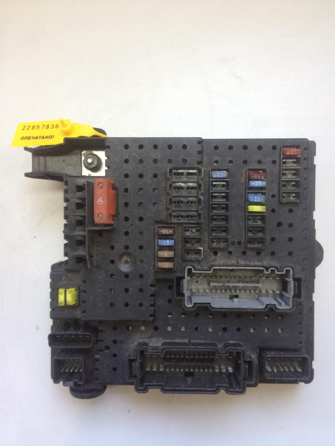 блок предохранителей Volvo XC90 1 поколение 2005, 2.5 л., бензин, универсал, 28017881 - фото №1