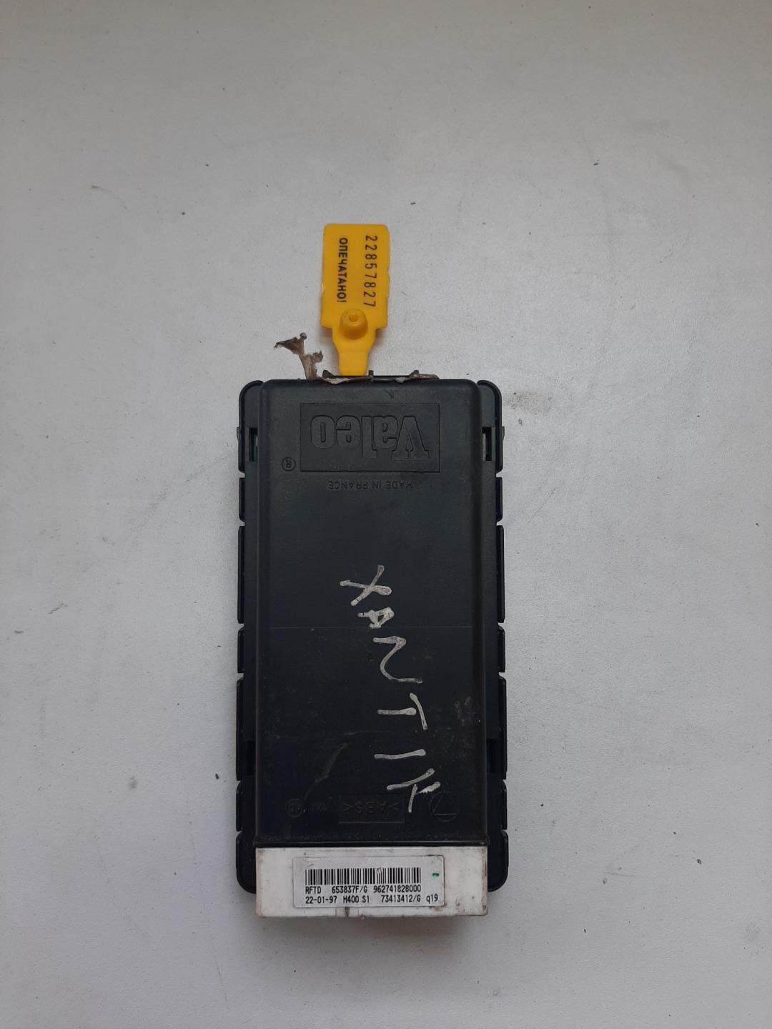 блок комфорта Citroen Xantia 1 поколение 1993, 1.8 л., бензин, хетчбэк 5 дв., 653837FG - фото №1