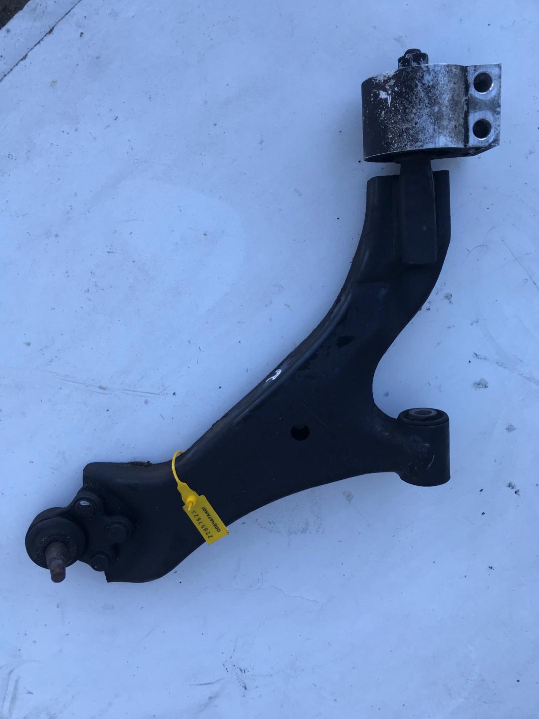 рычаг передний правый Chevrolet Captiva 1 поколение 2007, 2.0 л., дизель, внедорожник 5 дв. - фото №1