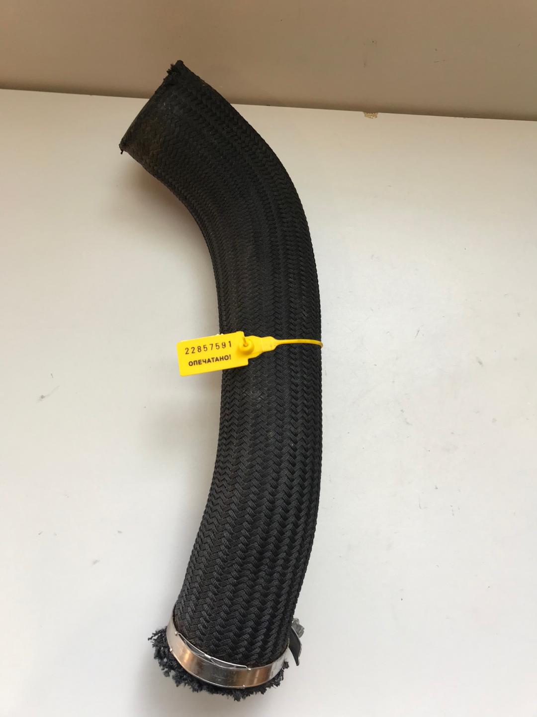 патрубок интеркулера Chevrolet Captiva 1 поколение 2007, 2.0 л., дизель, МКПП, внедорожник 5 дв. - фото №1