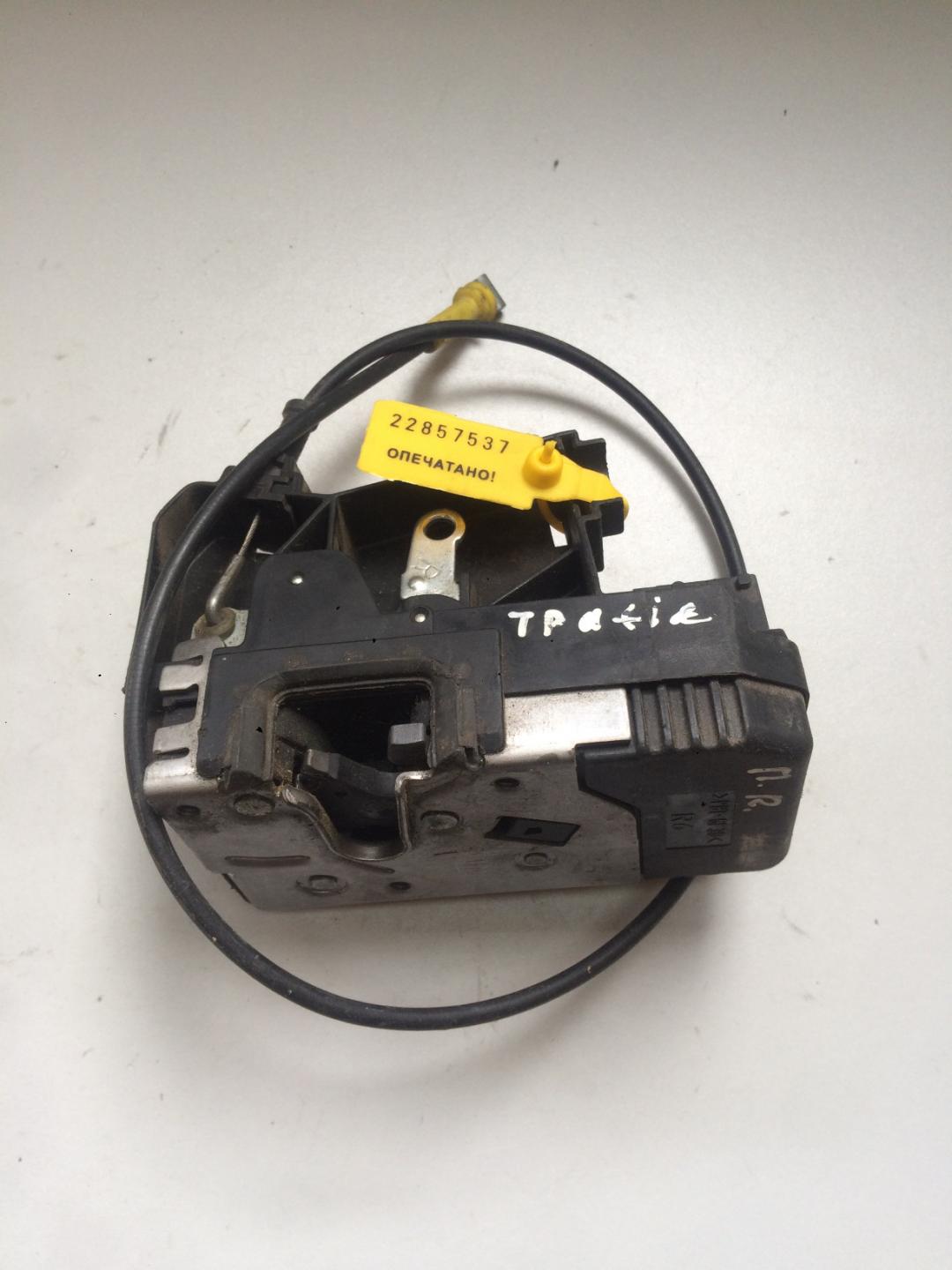 замок двери передней правой Renault Trafic 2 поколение 2001, 1.9 л., дизель, микроавтобус, 8200008248 - фото №1
