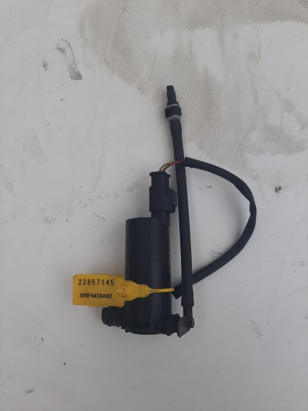 насос (моторчик) омывателя стекла Peugeot 508 1 поколение 2010, 2.0 л., дизель, седан, 9672630880 - фото №1