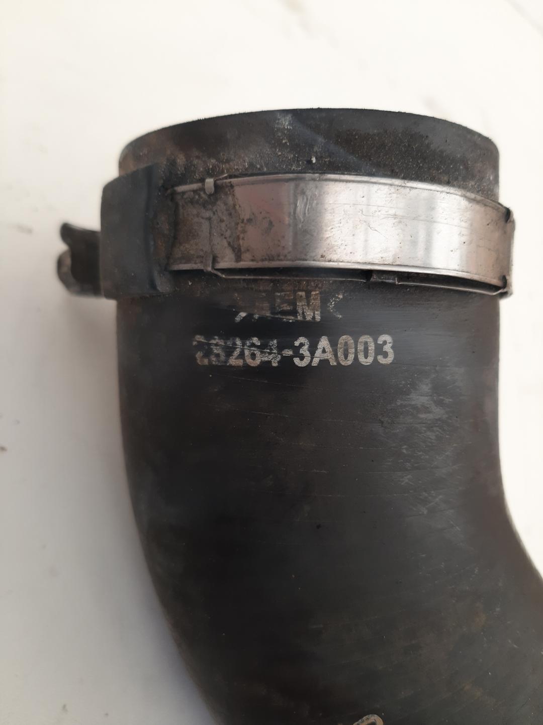 патрубок интеркулера Hyundai ix55 1 поколение 2008, 3.0 л., дизель, внедорожник 5 дв., 282643A003 - фото №1