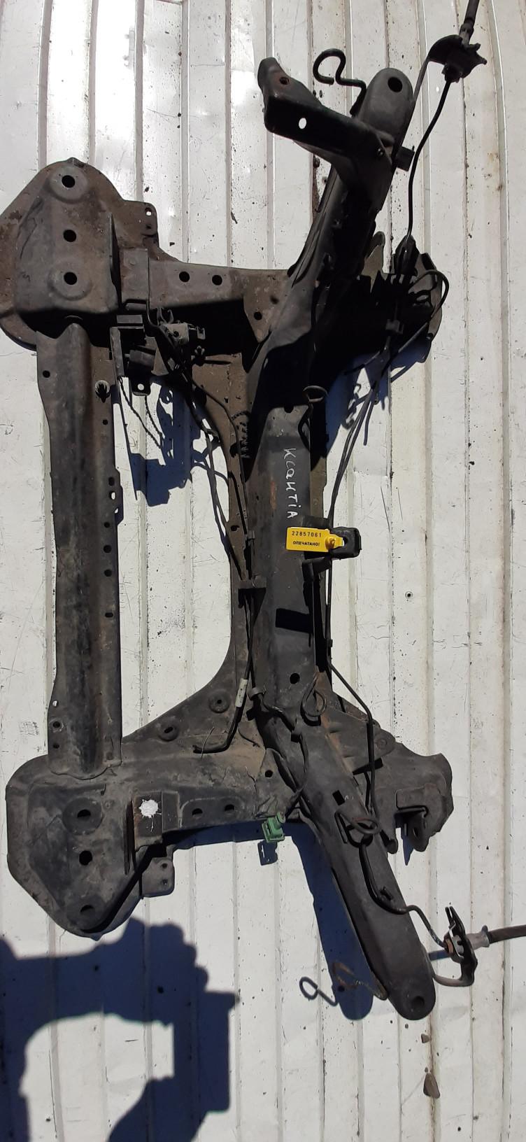 балка подвески передняя (подрамник) Citroen Xantia 1 поколение 1993, 1.8 л., бензин, хетчбэк 5 дв. - фото №1