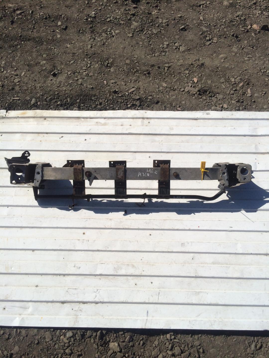 усилитель бампера переднего Renault Laguna 2 поколение 2003, 1.6 л., бензин, хетчбэк 5 дв. - фото №1