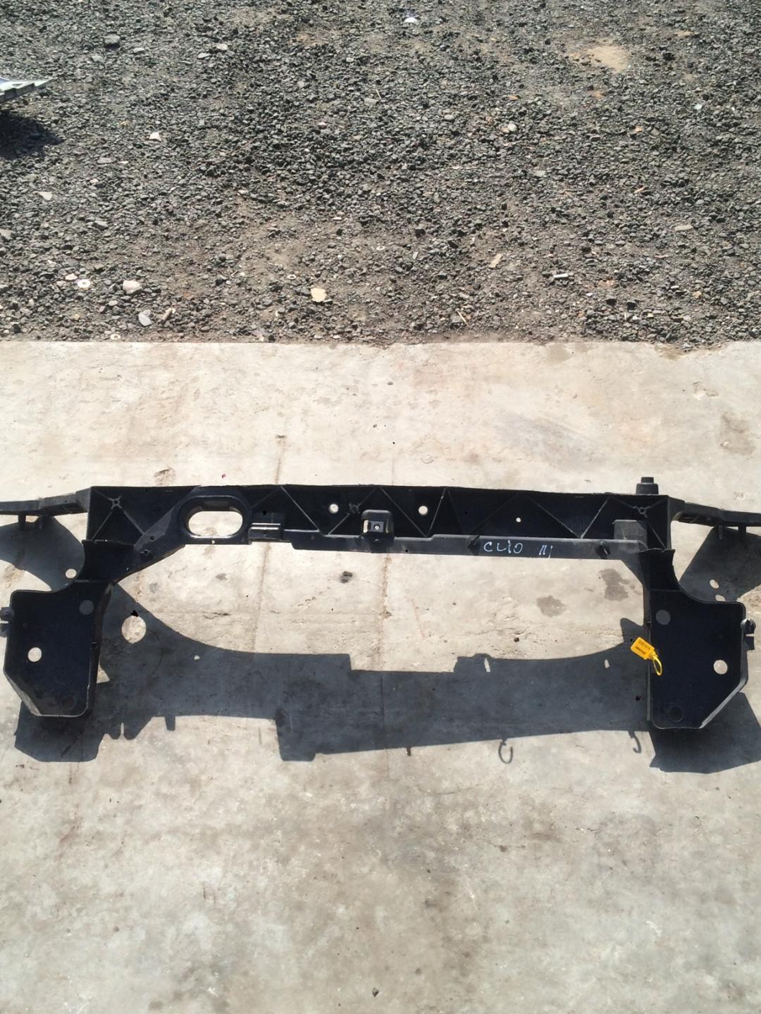 передняя панель крепления облицовки (телевизор) Renault Clio 3 поколение 2008, 1.5 л., дизель, хетчбэк 5 дв. - фото №1